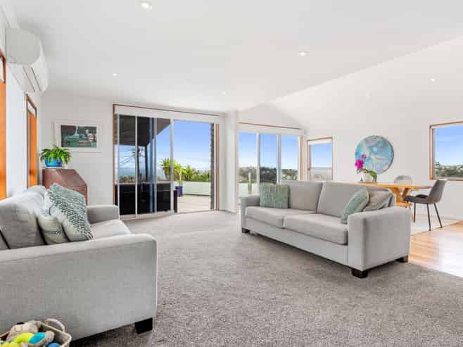 33 Totara Road, Stanmore Bay