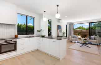 10/323 Riverside Drive, Waterloo