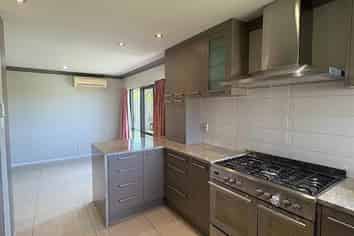 14 Highgrove Lane, Totara Vale