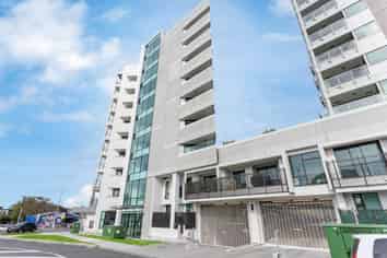 701/6 Waikumete Road, Glen Eden