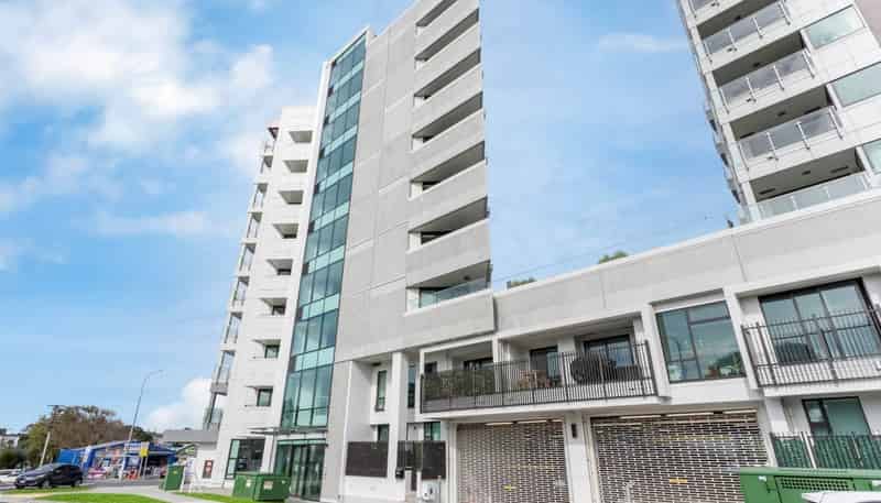 701/6 Waikumete Road, Glen Eden