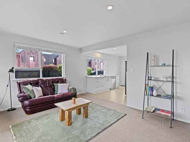 1/82 Holly Road, Saint Albans