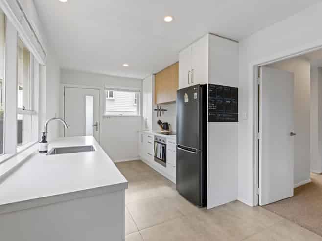 1/82 Holly Road, Saint Albans