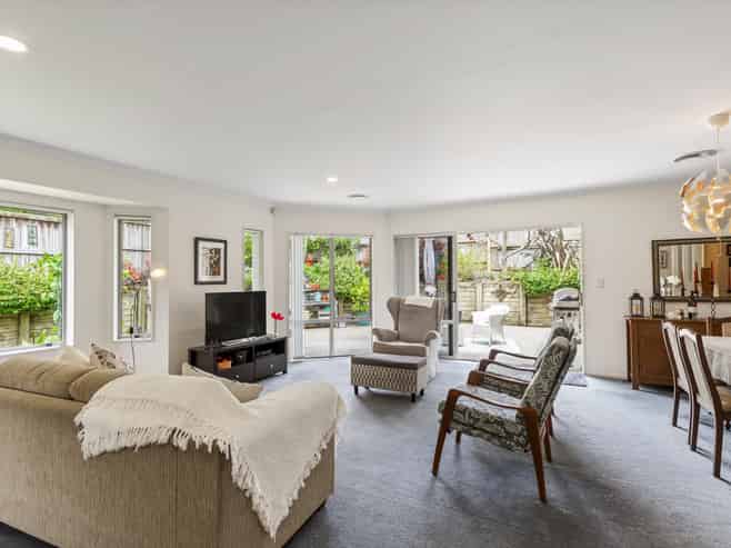 2 Landing Drive, Albany