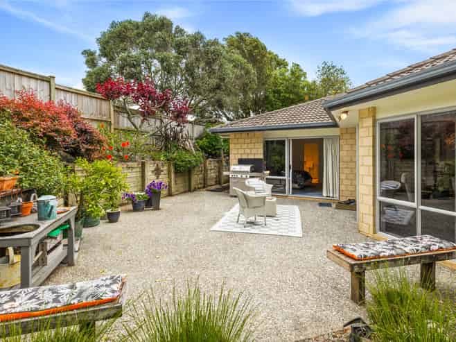 2 Landing Drive, Albany