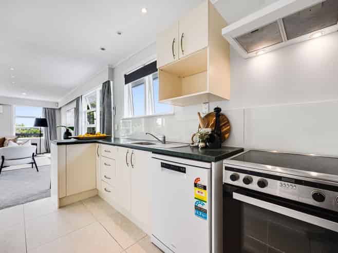 142 Glamorgan Drive, Torbay