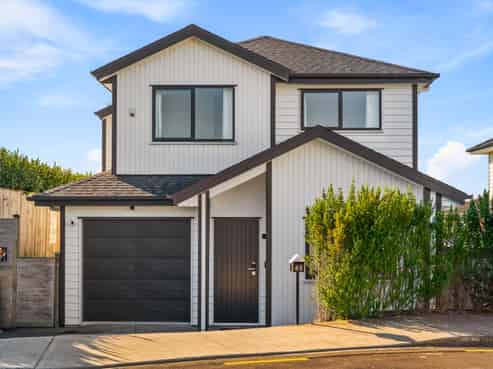 45 Baumea Rise, Massey