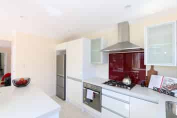 B/10 Te Wharepouri Street, Berhampore