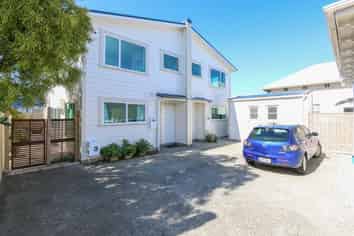 B/10 Te Wharepouri Street, Berhampore