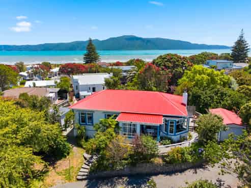 15 Golf Road, Paraparaumu Beach