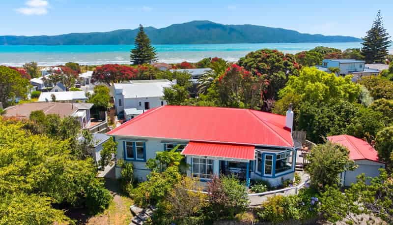 15 Golf Road, Paraparaumu Beach