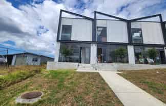 100 sqm High-Visibility Westgate for Lease