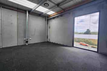 100 sqm High-Visibility Westgate for Lease