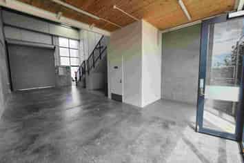 100 sqm High-Visibility Westgate for Lease