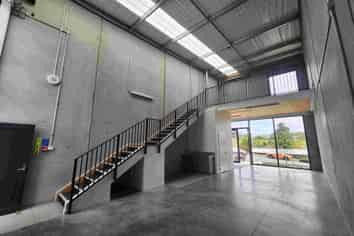 100 sqm High-Visibility Westgate for Lease