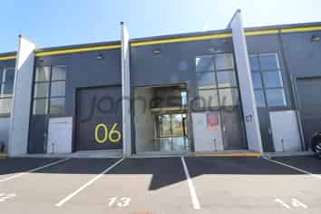 100 sqm High-Visibility Westgate for Lease