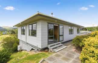 130 Renown Road, Raumati South