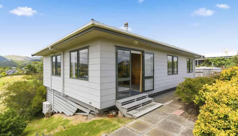 130 Renown Road, Raumati South