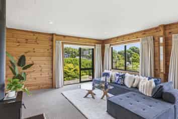 130 Renown Road, Raumati South