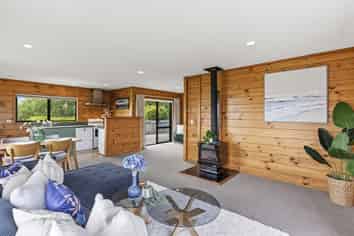 130 Renown Road, Raumati South