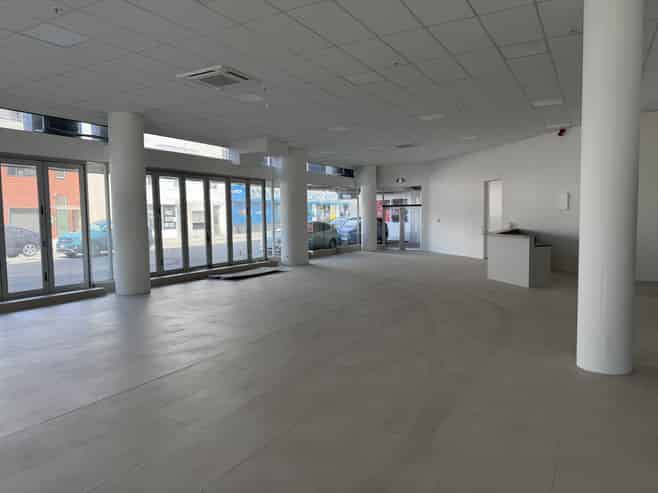 Prime Corner Showroom – Vivian Street & Cambridge Terrace