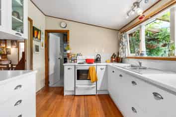 16 Laing Crescent, Heathcote Valley