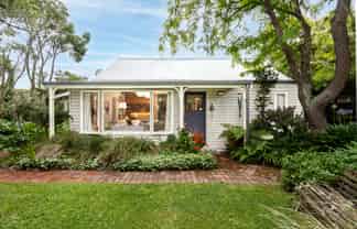 16 Laing Crescent, Heathcote Valley