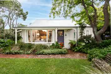 16 Laing Crescent, Heathcote Valley