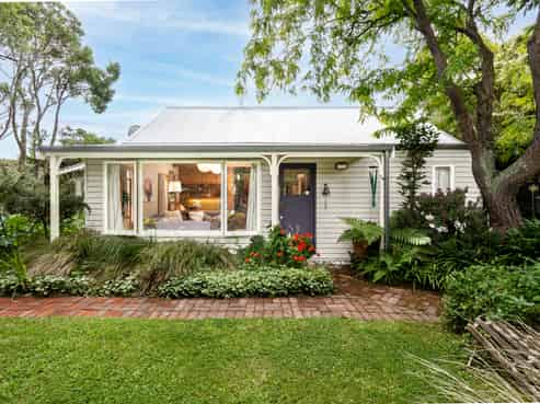 16 Laing Crescent, Heathcote Valley