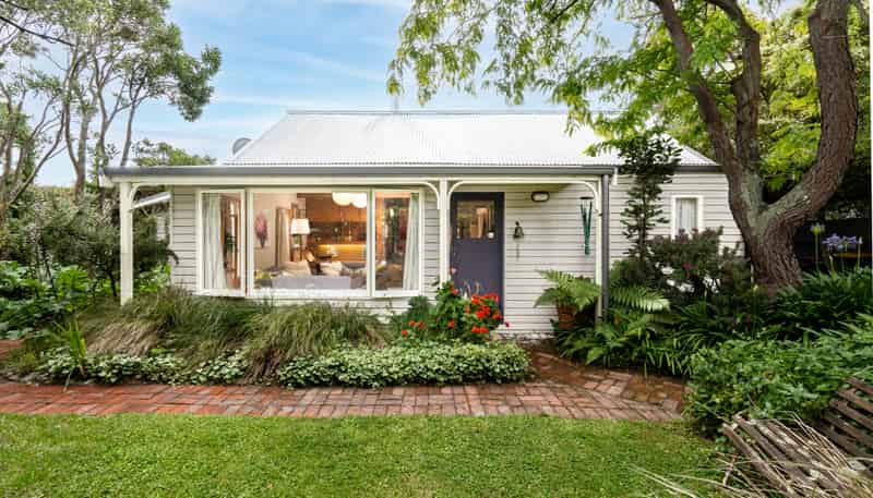 16 Laing Crescent, Heathcote Valley