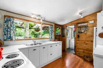 16 Laing Crescent, Heathcote Valley