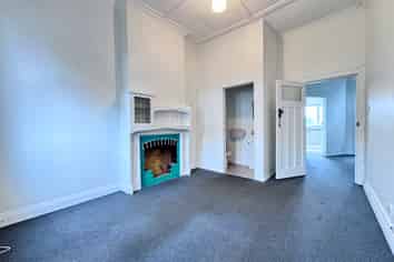 Affordable commerce unit on Dominion Rd