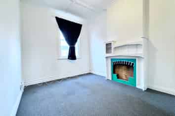 Affordable commerce unit on Dominion Rd