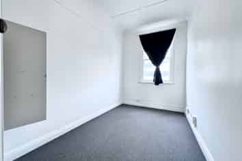 Affordable commerce unit on Dominion Rd