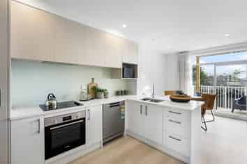 13/2 Moor Avenue, Te Atatu Peninsula