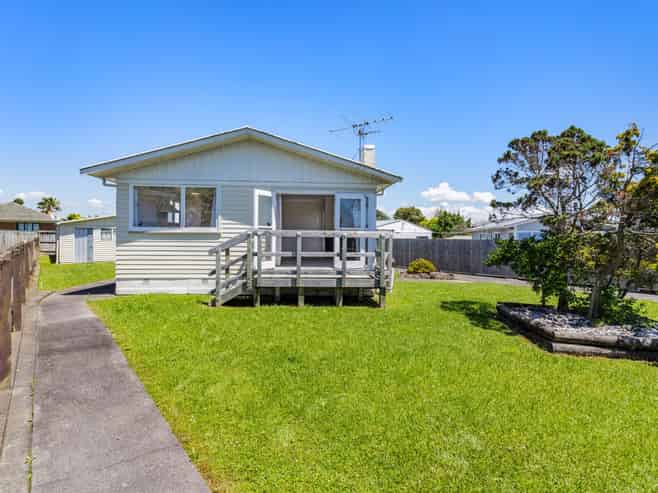 22 President Avenue, Papakura