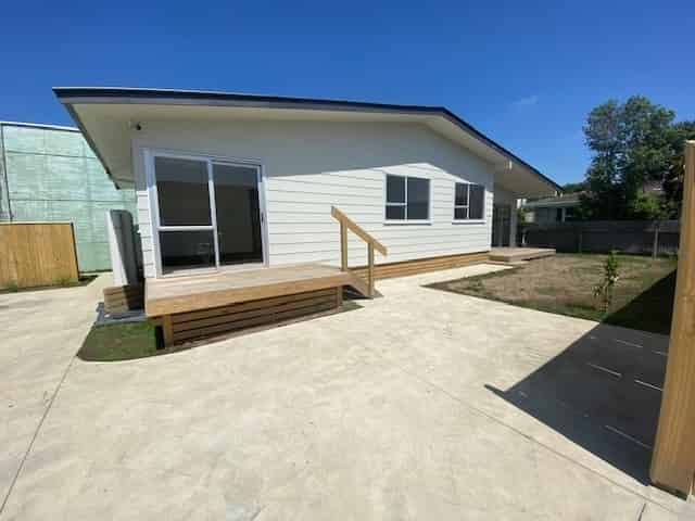 406B Avenue Road West, Hastings