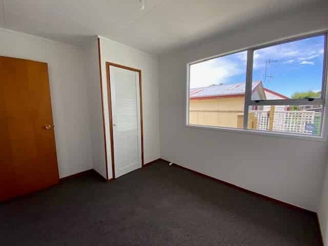 406B Avenue Road West, Hastings