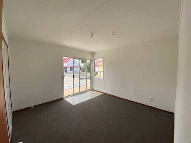 406B Avenue Road West, Hastings