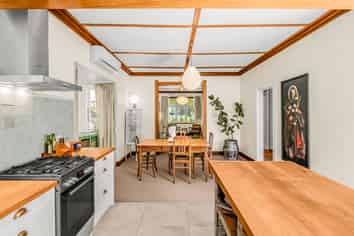 15 Godwin Crescent, College Estate