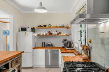 15 Godwin Crescent, College Estate