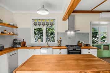 15 Godwin Crescent, College Estate