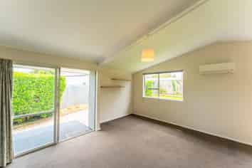 2/23 Baker Street, West End