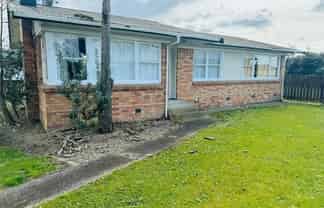 54 Collins Road, Glenview