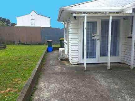 2/27 Pharazyn Street, Melling