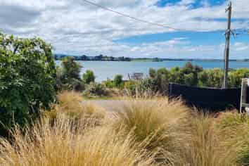 99 Orepuki Riverton Highway, Riverton