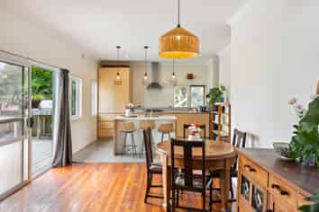 2/73 Keegan Drive, Massey