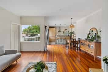 2/73 Keegan Drive, Massey