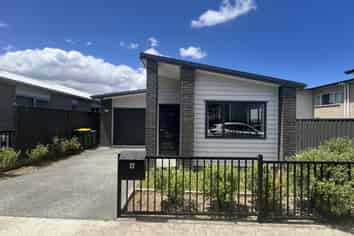 27 Kaki Drive, Porirua