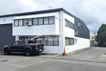 Central Warehouse With Live-In Potential